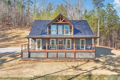 Lake Guntersville Home For Sale in Guntersville Alabama