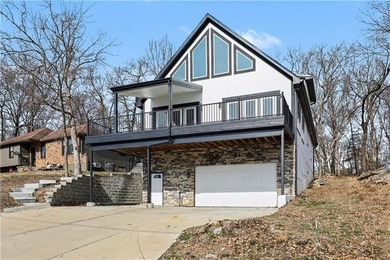 Lake life is calling-and this one delivers the views, the space - photo 3