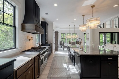Welcome to THE LUXURY HOME WHERE SOPHISTICATION MEETS EFFORTLESS - photo 18