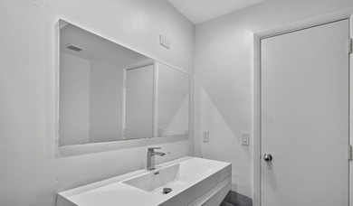 Beautifully updated and move-in ready, this charming villa is - photo 18