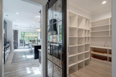 Welcome to THE LUXURY HOME WHERE SOPHISTICATION MEETS EFFORTLESS - photo 22