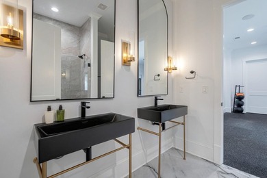 Welcome to THE LUXURY HOME WHERE SOPHISTICATION MEETS EFFORTLESS - photo 43