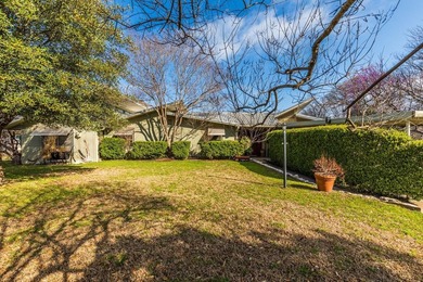 EXCEPTIONAL LAKE FRONT RETREAT! RARE FIND, Stairs to water - photo 3