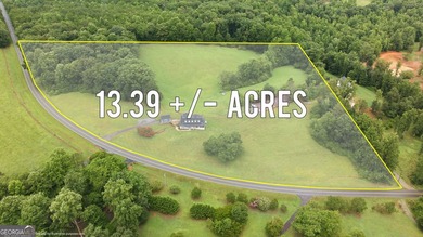 A beautifully remodeled farmhouse situated on 13.39 private - photo 2