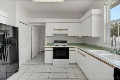 Bring an offer and Welcome to this beautiful 3-bedroom, 2-bath - photo 17