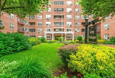 Expansive 1 bedroom with a great layout and potential of a JR4 - photo 1