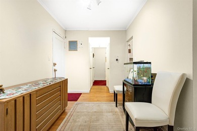 Expansive 1 bedroom with a great layout and potential of a JR4 - photo 4