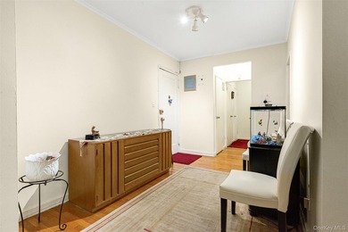 Expansive 1 bedroom with a great layout and potential of a JR4 - photo 5