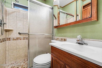 Stunning furnished manufactured home in guard-gated community - photo 12