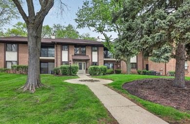 Largest model with the best VIEW of the pond! Open floor plan - photo 1