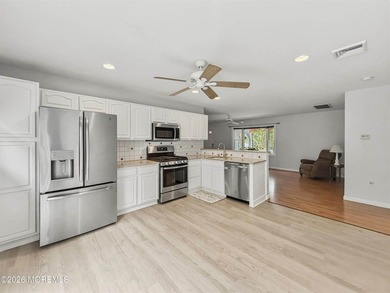 Endless possibilities await in this expansive 3,400+ sq ft - photo 27