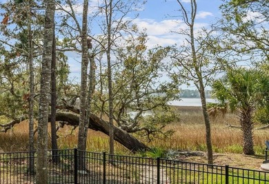 Property is situated on a premium lot in a waterfront community - photo 3