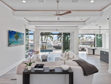 Luxuriate in a perfect piece of paradise! This spectacular - photo 6
