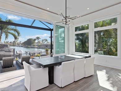 Luxuriate in a perfect piece of paradise! This spectacular - photo 7