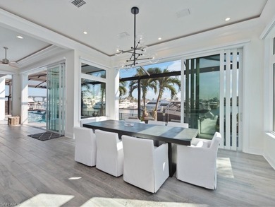 Luxuriate in a perfect piece of paradise! This spectacular - photo 8