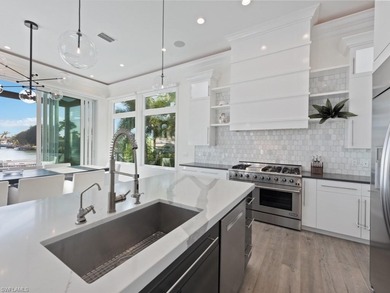 Luxuriate in a perfect piece of paradise! This spectacular - photo 10