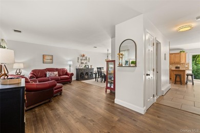Beautifully maintained 4-bedroom Colonial located in the heart - photo 5