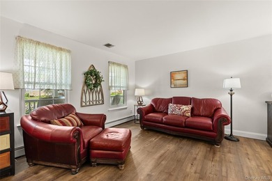 Beautifully maintained 4-bedroom Colonial located in the heart - photo 6