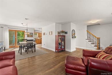 Beautifully maintained 4-bedroom Colonial located in the heart - photo 8