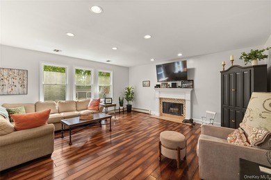 Beautifully maintained 4-bedroom Colonial located in the heart - photo 9