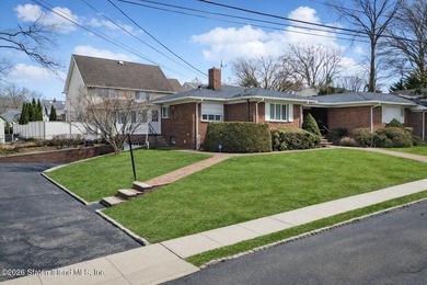 Welcome to this welcoming and sprawling mid-century modern - photo 2