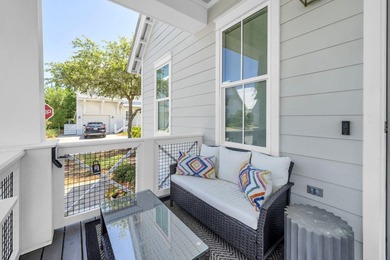 This beautifully designed single-level home features 3 bedrooms - photo 7