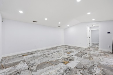 You'll love this beautifully updated corner unit, 2Bedroom - photo 4