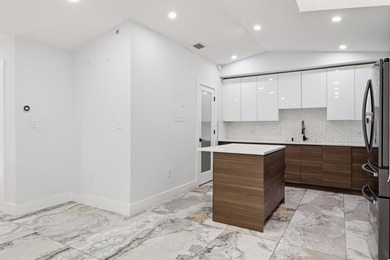 You'll love this beautifully updated corner unit, 2Bedroom - photo 8