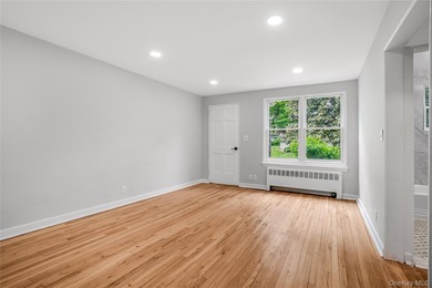 Beautifully renovated 1-bedroom lower-level unit in the - photo 3