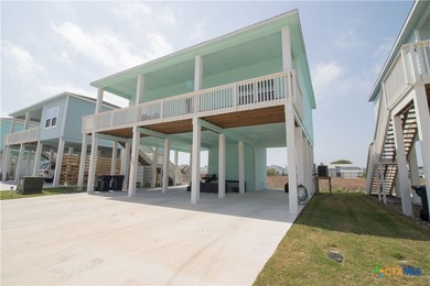 Welcome to this stunning Like-New Coastal home in the desirable - photo 3