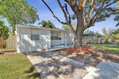 Beautiful 3/2 Single family home in Oakland park! Nicely - photo 1