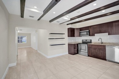 Beautiful 3/2 Single family home in Oakland park! Nicely - photo 6