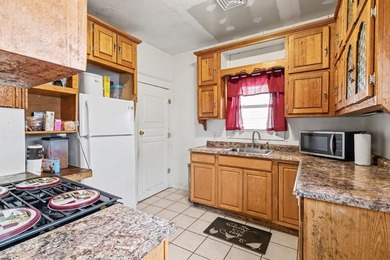 Seller is very motivated, bring your offers. Great location in - photo 8