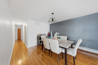 Move right into this spacious semi-detached two-family home - photo 4
