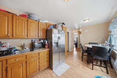 Move right into this spacious semi-detached two-family home - photo 6