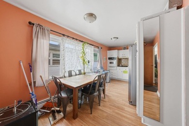 Move right into this spacious semi-detached two-family home - photo 7