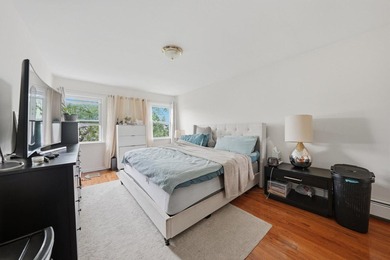 Move right into this spacious semi-detached two-family home - photo 8