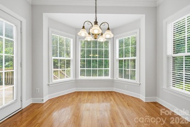 Stunning Brick Home in beautiful Hunter Oaks Subdivision with 3 - photo 12