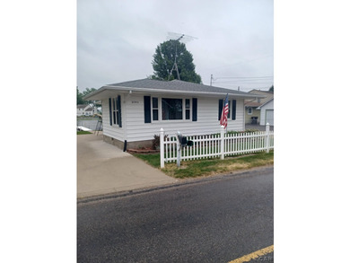 Wonderfully maintained 2 bedroom, 1 bath lakefront ranch located - photo 12
