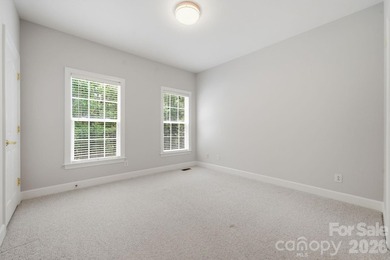 Stunning Brick Home in beautiful Hunter Oaks Subdivision with 3 - photo 13