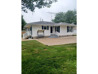 Wonderfully maintained 2 bedroom, 1 bath lakefront ranch located - photo 13