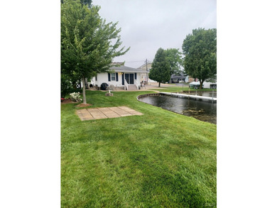 Wonderfully maintained 2 bedroom, 1 bath lakefront ranch located - photo 19