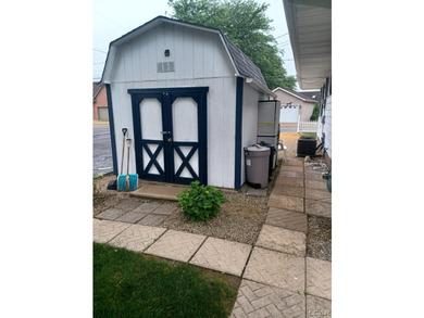 Wonderfully maintained 2 bedroom, 1 bath lakefront ranch located - photo 21