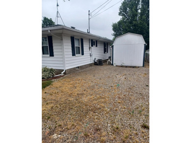 Wonderfully maintained 2 bedroom, 1 bath lakefront ranch located - photo 23