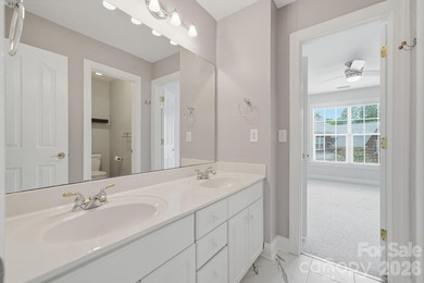 Stunning Brick Home in beautiful Hunter Oaks Subdivision with 3 - photo 24