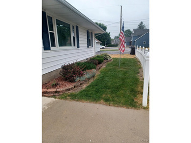 Wonderfully maintained 2 bedroom, 1 bath lakefront ranch located - photo 25