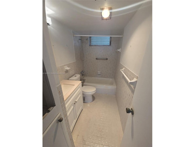 Little Maule Lake Condo For Sale in Aventura Florida