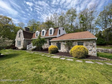 (private lake, pond, creek) Home For Sale in Dingmans Ferry Pennsylvania