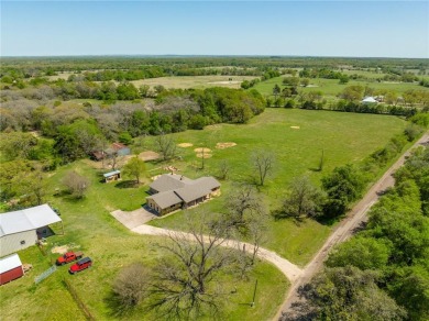 HERE IT IS, THE PERFECT PROPERTY TO CALL HOME!!! This gorgeous - Lake Home For Sale in Thornton, Texas