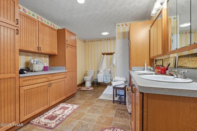 **MOTIVATED SELLERS** Welcome to this cozy 3-bedroom, 1-bathroom